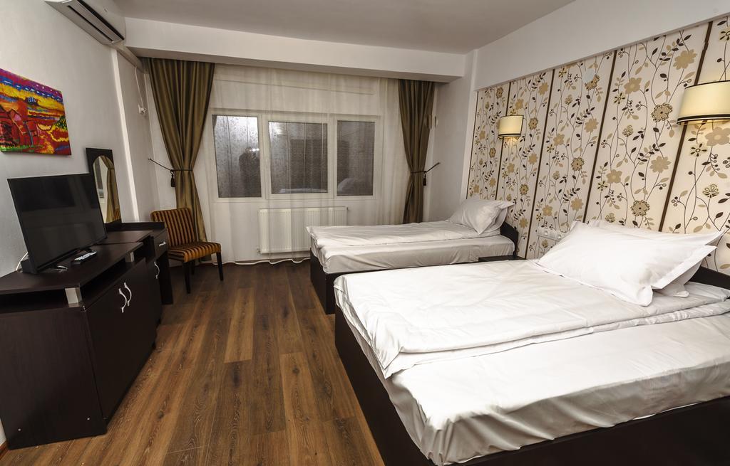 Sara'S Sons Hotell Băile Herculane Exteriör bild