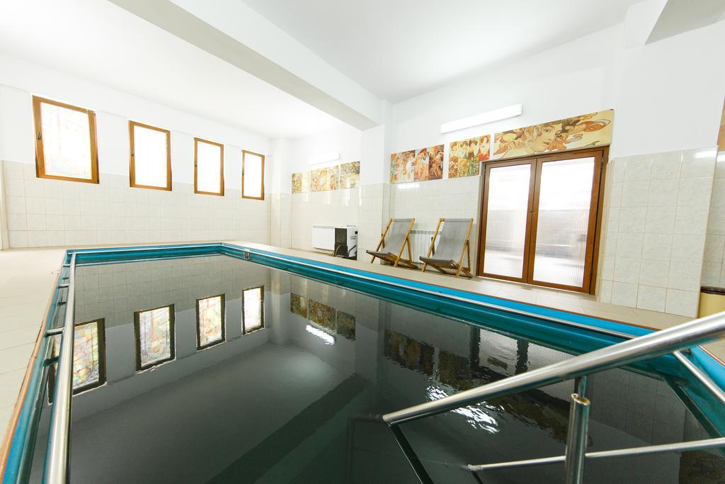 Sara'S Sons Hotell Băile Herculane Exteriör bild